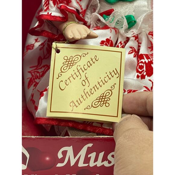 Soft Expressions Animated Musical Doll - New with Box - Picture 5 of 7